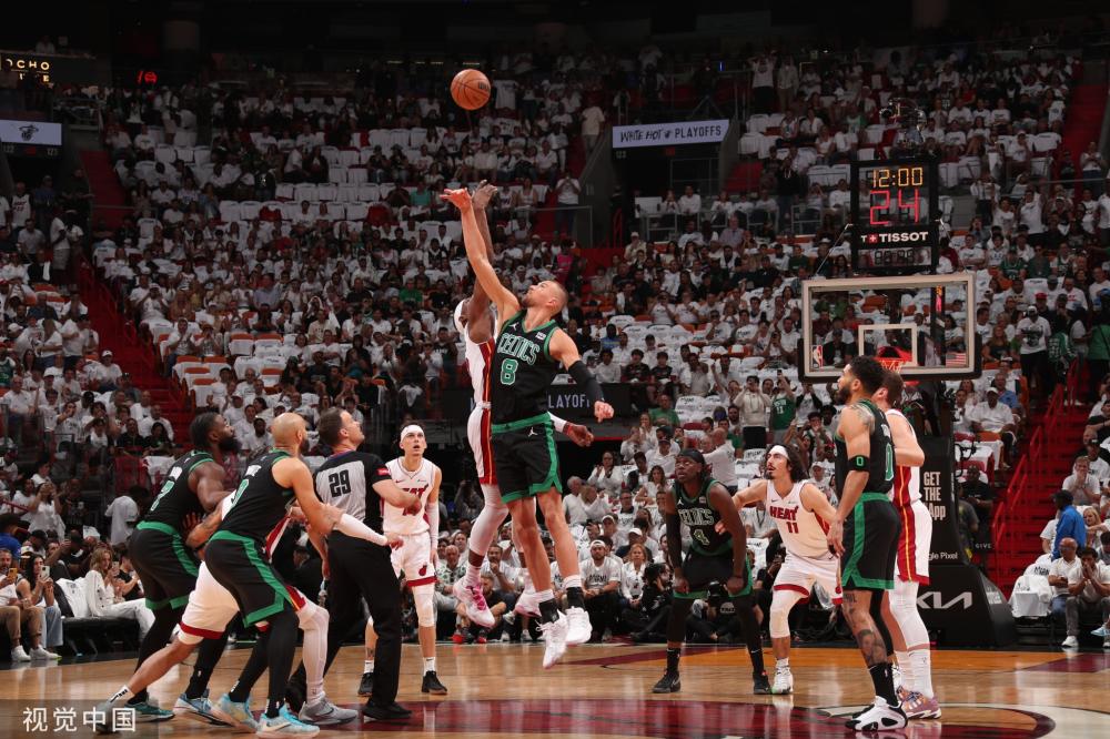 与爵士队交 与爵士队交