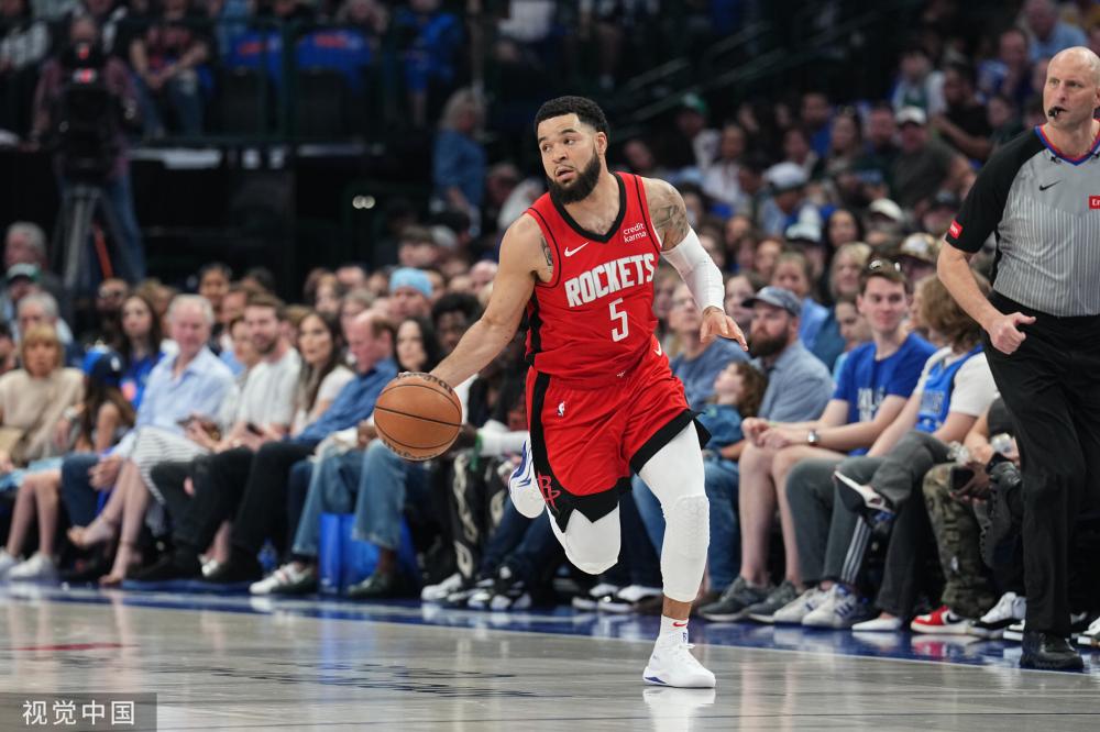 这位年轻选 这位年轻选