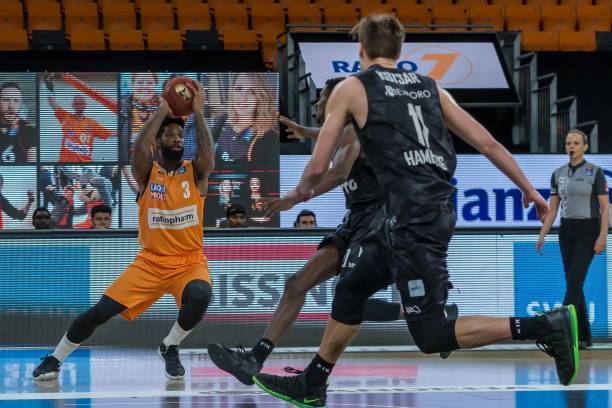 彻底主导了 彻底主导了